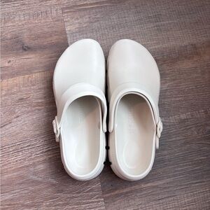 Birkenstock Cream Clogs